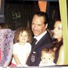 David Seaman rentrant à Londres avec sa femme Debbie et leurs deux enfants en 2002 après l'élimination de l'Angleterre de la Coupe du Monde.