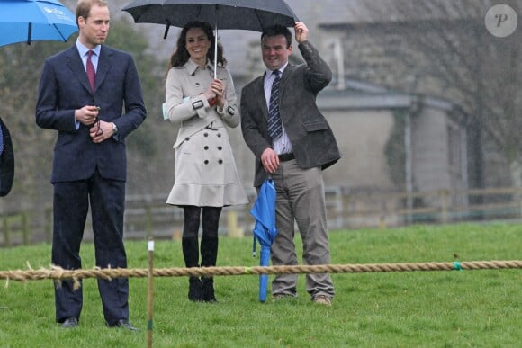 Le prince William et Kate Middleton lors d'une visite, en mars 2011, sur le Campus Greenmount, une école d'agriculture à Antrim, en Irlande.