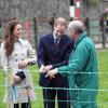 Le prince William et Kate Middleton en visite, en mars 2011, sur le Campus Greenmount, une école d'agriculture à Antrim, en Irlande.