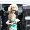 Nicole Kidman et Keith Urban à l'aéroport de Sydney en Australie avec leurs enfants Faith Margaret et Sunday Rose, en route pour les Etats-Unis, le 2 janvier 2014 : l'actrice porte sa fille Faith Margaret