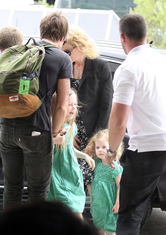 Nicole Kidman et son époux Keith Urban à l'aéroport de Sydney en Australie avec leurs enfants Faith Margaret et Sunday Rose, en route pour les Etats-Unis, le 2 janvier 2014