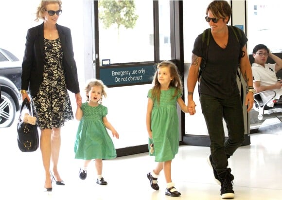 Nicole Kidman et son mari Keith Urban à l'aéroport de Sydney en Australie avec leurs enfants Faith Margaret et Sunday Rose, en route pour les Etats-Unis, le 2 janvier 2014