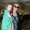 Nicole Kidman et Keith Urban à l'aéroport de Sydney en Australie avec leurs enfants Faith Margaret et Sunday Rose, en route pour les Etats-Unis, le 2 janvier 2014 : l'actrice porte sa fille Faith Margaret, son mini-sosie