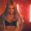 La chanteuse Kesha très coquine dans son clip Dirty Love.