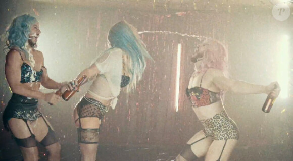 Kesha très coquine dans son nouveau clip Dirty Love.