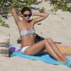 Olivia Palermo, exquise en bikini, se prélasse au soleil sur la plage du Gouverneur à Saint-Barthélemy. Le 3 janvier 2014.