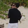 Olivia Palermo et Johannes Huebl ont du mal à se contenir ! Les jeunes fiancés ont passé leur après-midi sur la plage du Gouverneur à s'embrasser. Saint-Barthélemy, le 3 janvier 2014.
