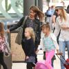 Exclusif - Jessica Alba et ses filles Honor et Haven arrivent à l'aéroport de Cabo San Lucas. Le 4 janvier 2014.