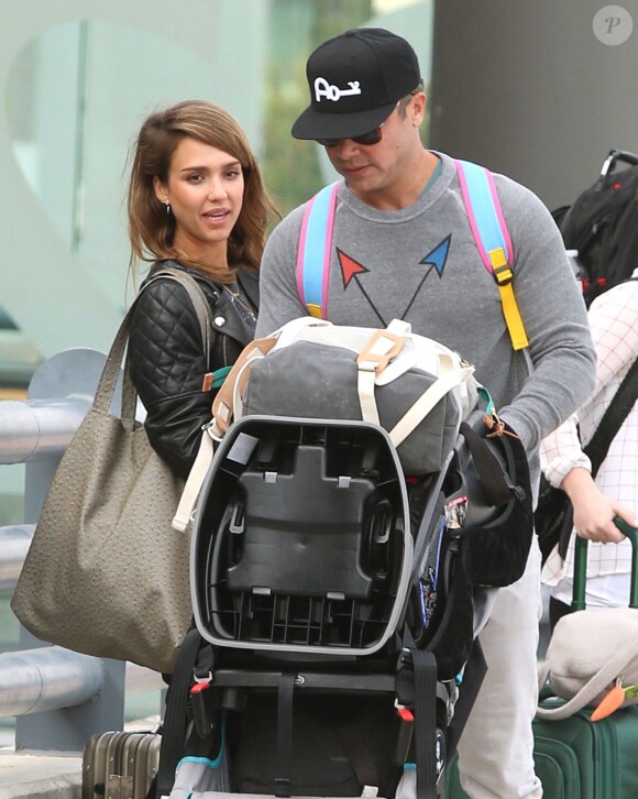 Exclusif - Jessica Alba et son mari Cash Warren à l'aéroport de Cabo San Lucas. Le 4 janvier 2014.