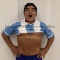 Diego Maradona : Métamorphosé, il se déshabille après un Nouvel An mouvementé
