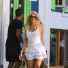 La bombe suédoise Victoria Silvstedt passe du bon temps sous le soleil de Saint-Barthélémy. Après une séance shopping, la star s'est rendue sur le bateau de son ami Simon Cowell et a enfilé une tenue de circonstance.
Lundi 6 janvier 2014
Photo exclusive.