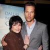 Liza Minnelli et Matthew McConaughey lors d'un dîner spécial en hommage à Dallas Buyers Club au Monkey Bar de New York le 6 janvier 2014.