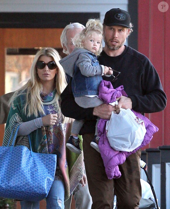 Exclusif - Jessica Simpson et son fiancé Eric Johnson vont déjeuner au restaurant avec leurs enfants Maxwell et Ace Knute à Boston, le 25 novembre 2013