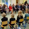 La reine Maxima des Pays-Bas en visite dans une école primaire de Haarlem le 8 janvier 2014 pour le lancement de l'action ''Un enfant, un instrument'' soutenue notamment par le programme ''Les enfants font de la musique'' du Fonds Orange.