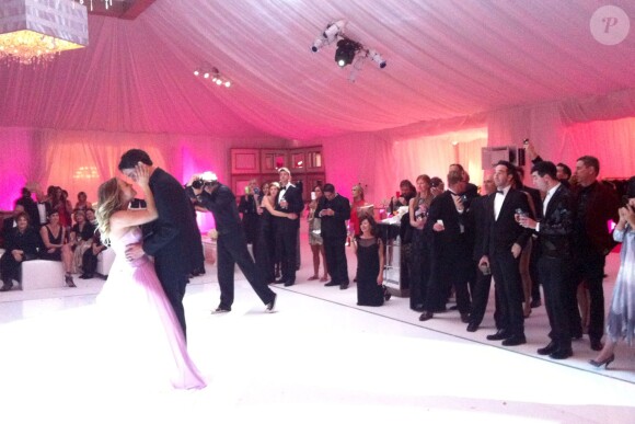 Kaley Cuoco et Ryan Sweeting lors de leur mariage le 31 décembre 2013 à Santa Susana