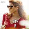 Eva Mendes, égérie de Vogue Eyewear, est la star de la campagne printemps-été 2014 de la marque de lunettes. Photo par Mario Testino.
