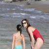Exclusif - Stephanie Seymour et sa fille Lily se baignent sur la plage du restaurant Taiwana à Saint-Barthelemy, le 3 janvier 2014.