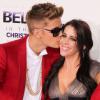 Justin Bieber et sa mère Pattie Mallette à la première du film "Justin Bieber's Believe" au Regal Cinemas L.A. Live à Los Angeles, le 18 décembre 2013.