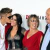 Justin Bieber, sa mère Pattie Mallette et ses grands-parents Bruce et Diane Dale à la première du film "Justin Bieber's Believe" à Los Angeles, le 18 décembre 2013.