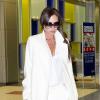 Victoria Beckham, angélique à l'aéroport de New York, porte des souliers Casadei. Le 11 janvier 2014.