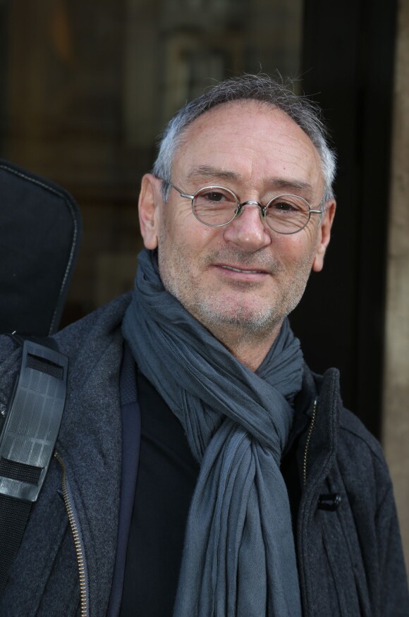 Exclusif - Michael Jones arrive à un enregistrement radio à Paris le 30 octobre 2013.