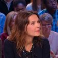 Virginie Ledoyen, enceinte et invitée du Grand Journal de Canal+ le 16 janvier 2014, au côté de JoeyStarr