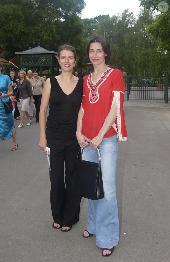 Karin Viard et Anne Brochet au jardin d'acclimation le 19 juin 2002