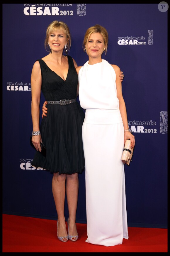 Karin Viard et Marina Foïs lors de la cérémonie des César le 24 février 2012