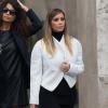 Après avoir visité l'exposition ALAÏA au Palais Galliera puis au Musée d'Art Moderne, Kim Kardashian quitte le créateur Azzedine Alaïa et Afef Jnifen. Paris, le 21 janvier 2014.