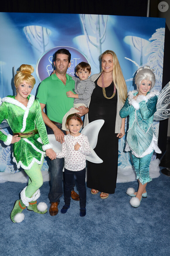 Donald Trump, Jr. et son épouse Vanessa avec leurs enfants Donald et Kai à New York, le 20 octobre 2012.