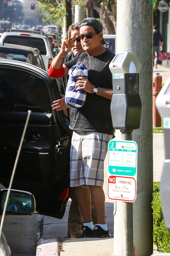 Charlie Sheen dans les rues de Beverly Hills, le 10 janvier 2014.