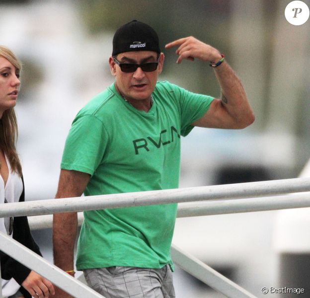 Charlie Sheen et ses jumeaux L accalmie avant une nouvelle tempête Purepeople