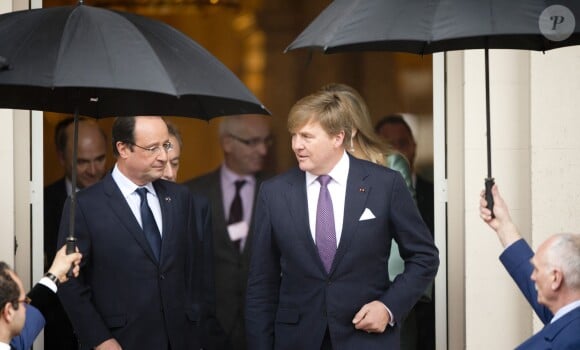 François Hollande avec le roi Willem-Alexander des Pays-Bas à la sortie du palais Noordeinde à La Haye, le 20 janvier 2014