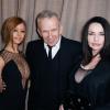 Jean-Paul Gaultier entre Zahia Dehar et Béatrice Dalle lors du Dîner de la mode pour le Sidaction au Pavillon d'Armenonville à Paris, le 23 janvier 2014.