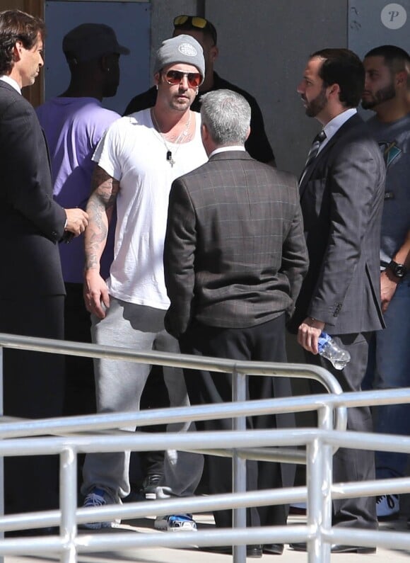 Jeremy Bieber et les avocats de Justin Bieber arrivent à la prison de Miami pour en sortir le jeune chanteur, le 23 janvier 2014.