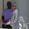 Jeremy Bieber et les avocats de Justin Bieber arrivent à la prison de Miami pour en sortir le jeune chanteur, le 23 janvier 2014.