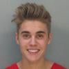 Mugshot de Justin Bieber. Le chanteur a été arrêté par la police a Miami dans la nuit du 22 au 23 janvier 2014 pour conduite dangereuse sous l'emprise de l'alcool.