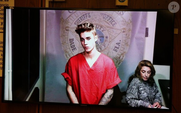 Justin Bieber face au juge Joseph Farina, suite à son arrestation à Miami, le 23 janvier 2014.