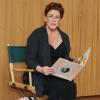 Melissa Gilbert, la fameuse Laura Ingalls de La Petite Maison dans la prairie, lisant son ouvrage jeunesse Daisy And Josephine devant des enfants chez Barnes & Noble à New York le 21 janvier 2014