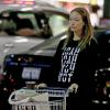 Exclusif - Olivia Wilde naturelle et enceinte va faire des courses avant de se rendre à son cours de pilates à West Hollywood, le 23 janvier 2014.