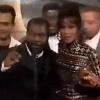 Whitney Houston reçoit un Grammy Award - Album of the year (1994)