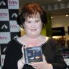 Susan Boyle dédicace son album "Standing Ovation" à Glasgow, le 20 novembre 2012.