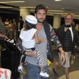 Kourtney Kardashian, Scott Disick et leurs enfants Mason et Penelope arrivent à l'aéroport de Los Angeles, en provenance du Mexique. Le 25 janvier 2014.