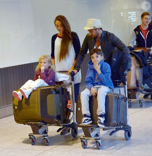 Peter Andre avec sa compagne Emily MacDonagh et les enfants du chanteur Junior et Princess à Londres, le 3 novembre 2013.
