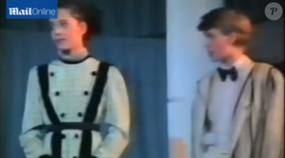 Kate Middleton à 11 ans, en 1993, avec Andrew Alexander, son béguin supposé de l'époque, jouant respectivement Eliza Dolittle et Freddy Eynsford-Hill pour une représentation de My Fair Lady à l'école St Andrew de Pangbourne.