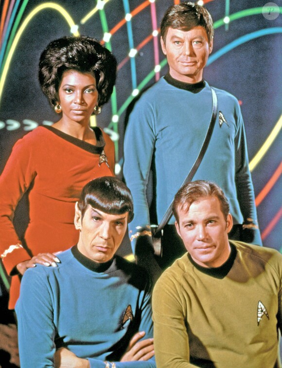 Nichelle Nichols, DeForest Kelley, Leonard Nimoy et William Shatner il y a 45 ans dans Star Trek.