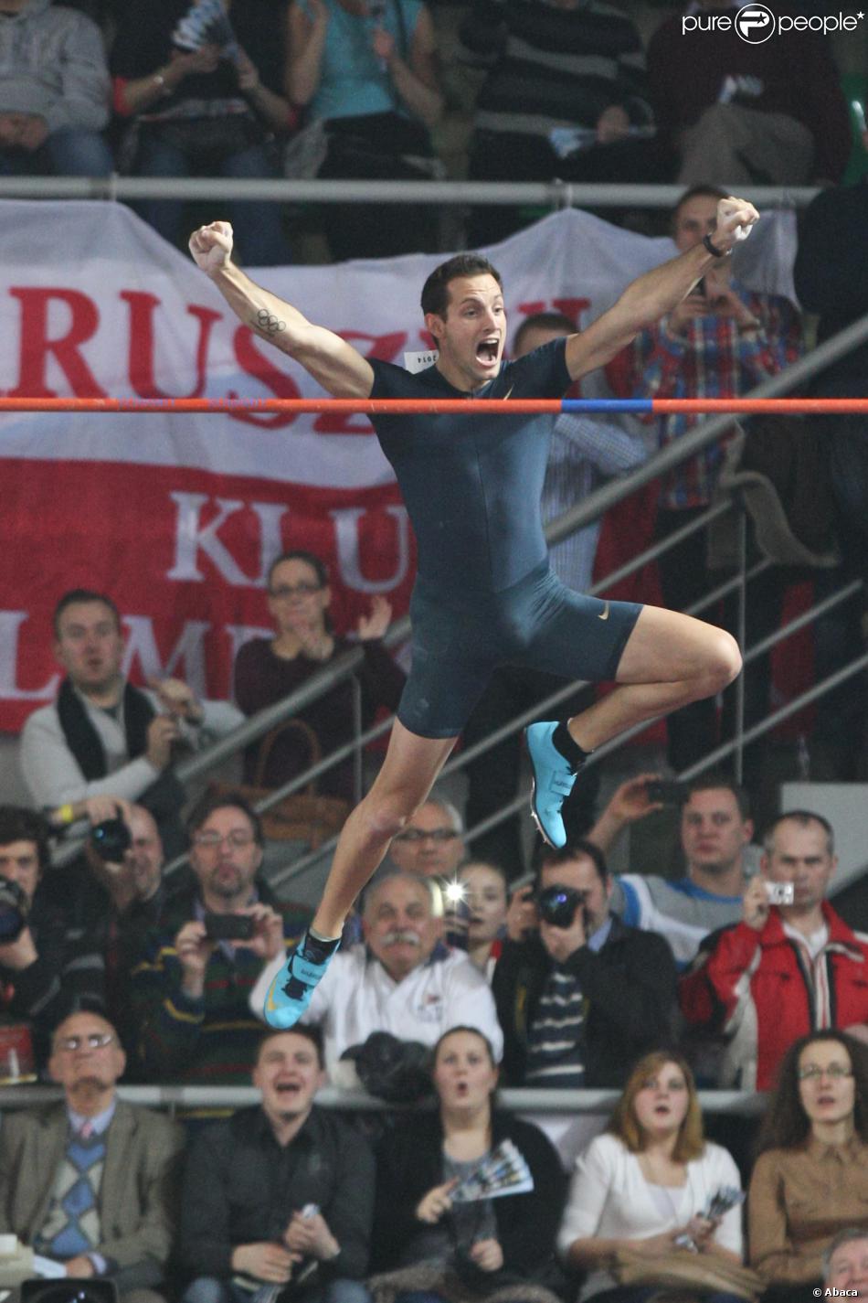 Renaud Lavillenie, tout à sa joie après être entré dans l&#039;histoire du saut à la perche le 31 janvier 2014 en franchissant 6,08 m lors du meeting de Bydgoszcz, en Pologne
