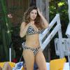 Kelly Brook, ultrasexy en bikini, profite d'une belle journée à Miami. Le 2 février 2014.