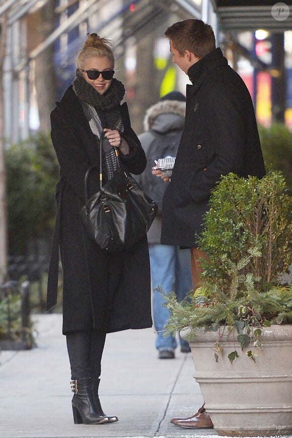 Ireland Baldwin en compagnie d'un mystérieux inconnu à New York, le 30 janvier 2014.