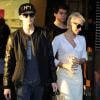 Pamela Anderson fait du shopping avec ses fils, Brandon (17 ans) et Dylan (16 ans), chez Barneys New York à Beverly Hills, le 5 février 2014.
